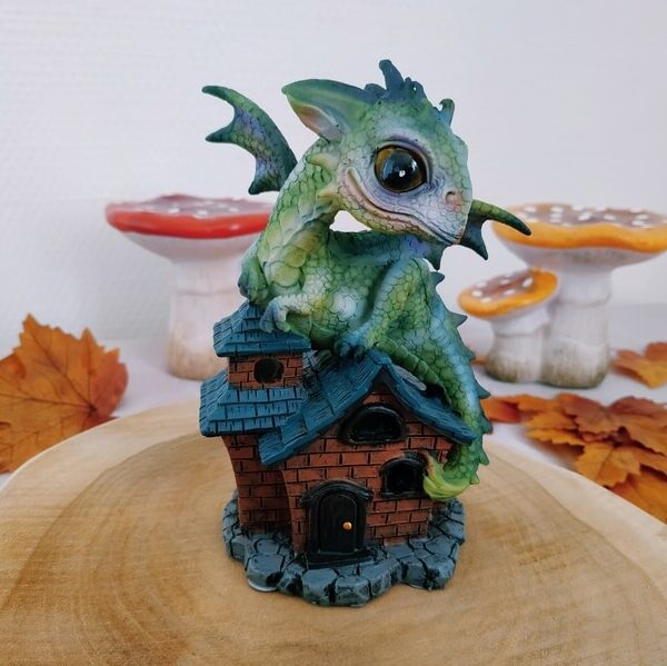 figurine maison du bébé dragon